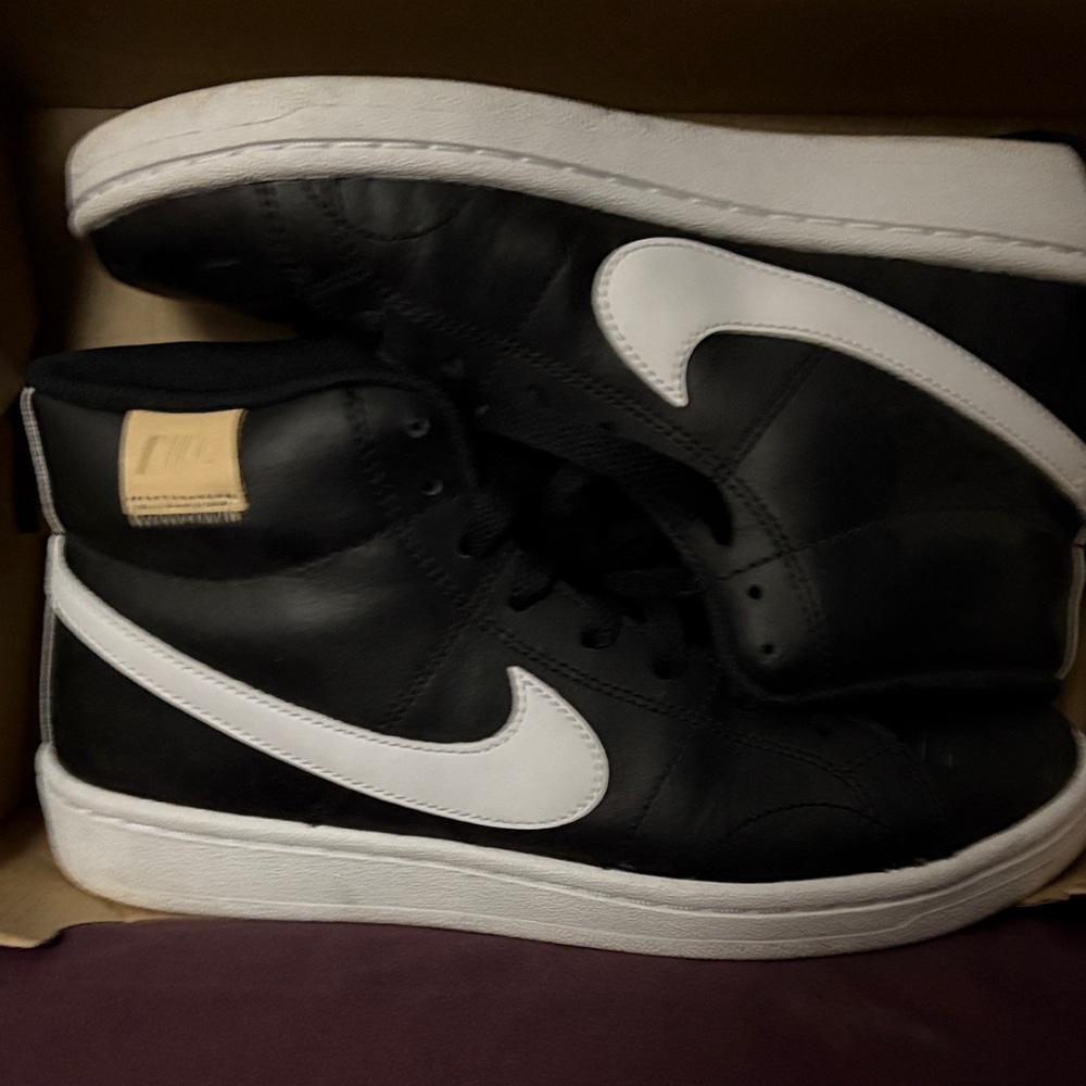 Rarely worn Nike Black and White Ankle Boots